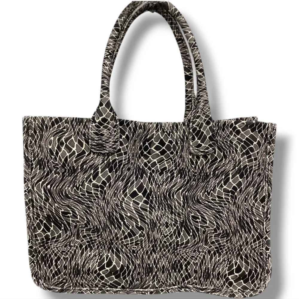 NWOT Vince Camuto Large Canvas Snakeskin print Orla Tote Black / Coconut Cream - Picture 2 of 9